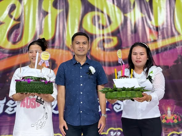 #ภาพประกวดกระทง 
  ณ เชิงสะพานเขาค้อ หมู่ที่ 8 ตำบลนากระตาม อำเภอท่าแซะ จังหวัดชุมพร